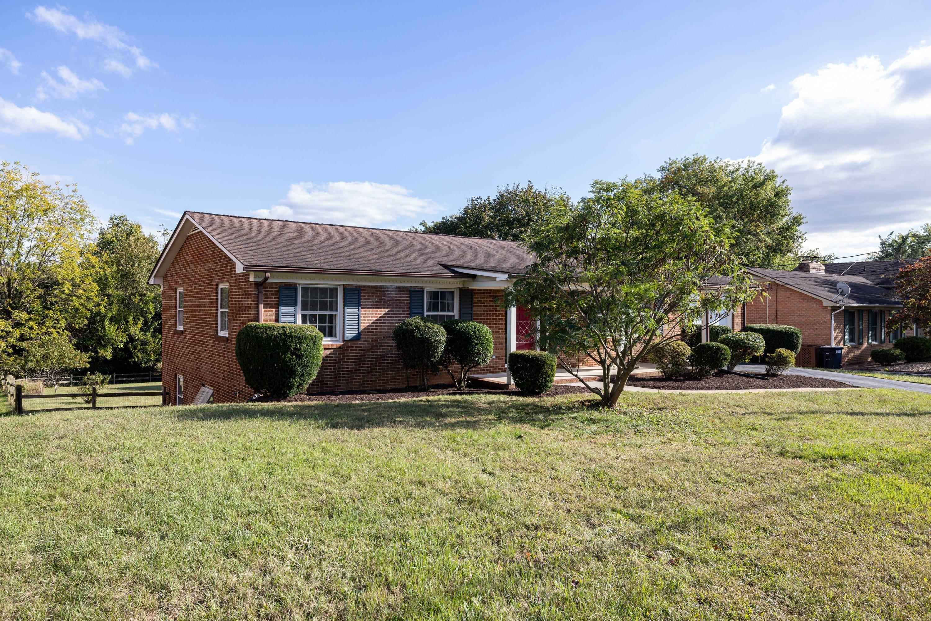 44 EMERY ST, HARRISONBURG, Virginia 22801, 5 Bedrooms Bedrooms, ,3 BathroomsBathrooms,Residential,44 EMERY ST,670057 MLS # 670057