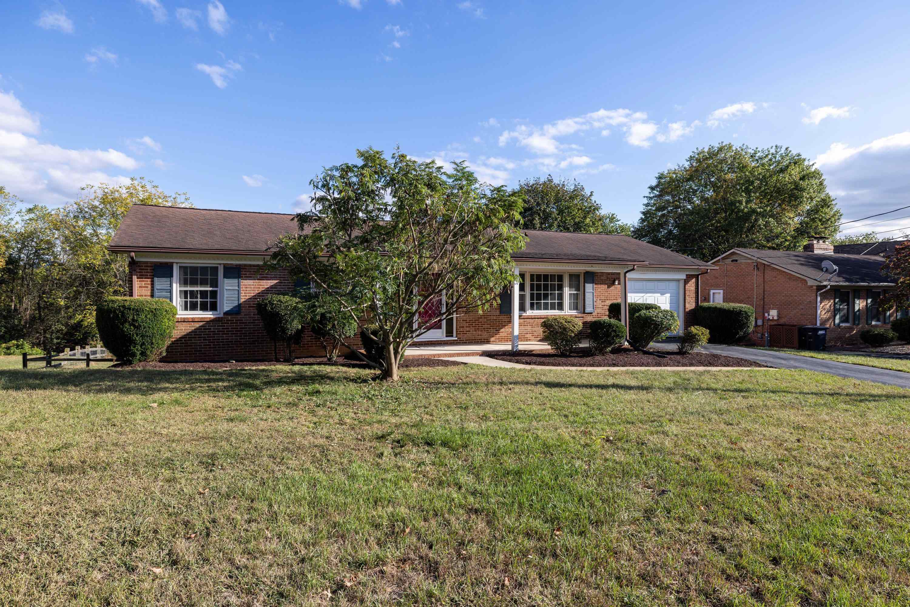 44 EMERY ST, HARRISONBURG, Virginia 22801, 5 Bedrooms Bedrooms, ,3 BathroomsBathrooms,Residential,44 EMERY ST,670057 MLS # 670057