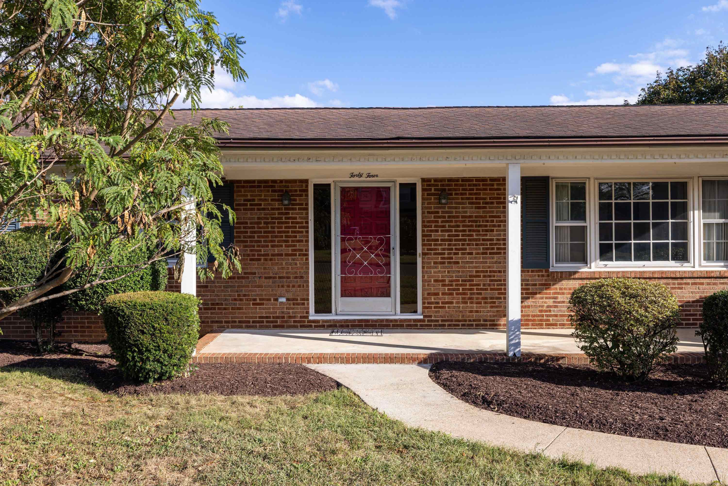 44 EMERY ST, HARRISONBURG, Virginia 22801, 5 Bedrooms Bedrooms, ,3 BathroomsBathrooms,Residential,44 EMERY ST,670057 MLS # 670057
