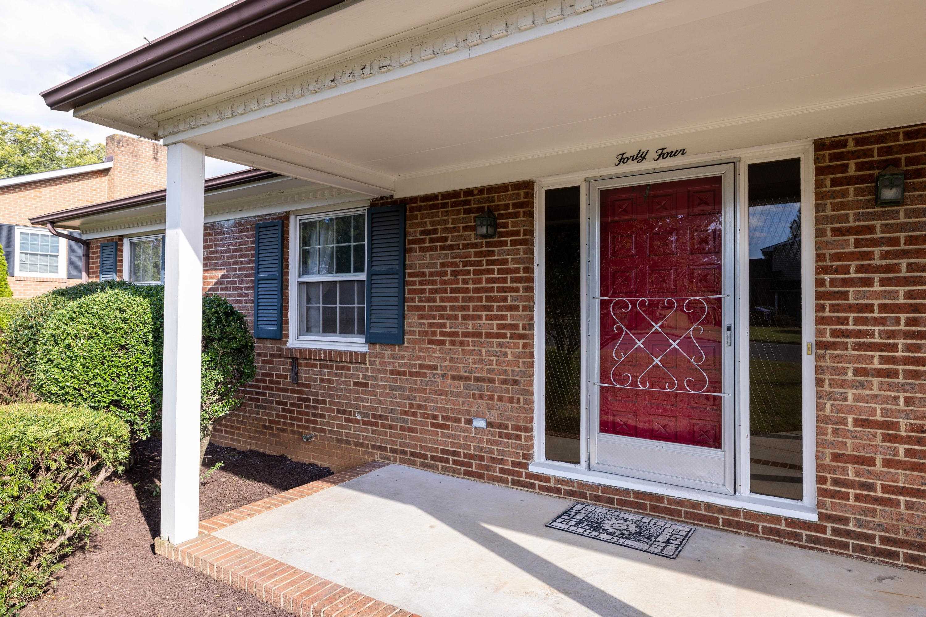 44 EMERY ST, HARRISONBURG, Virginia 22801, 5 Bedrooms Bedrooms, ,3 BathroomsBathrooms,Residential,44 EMERY ST,670057 MLS # 670057