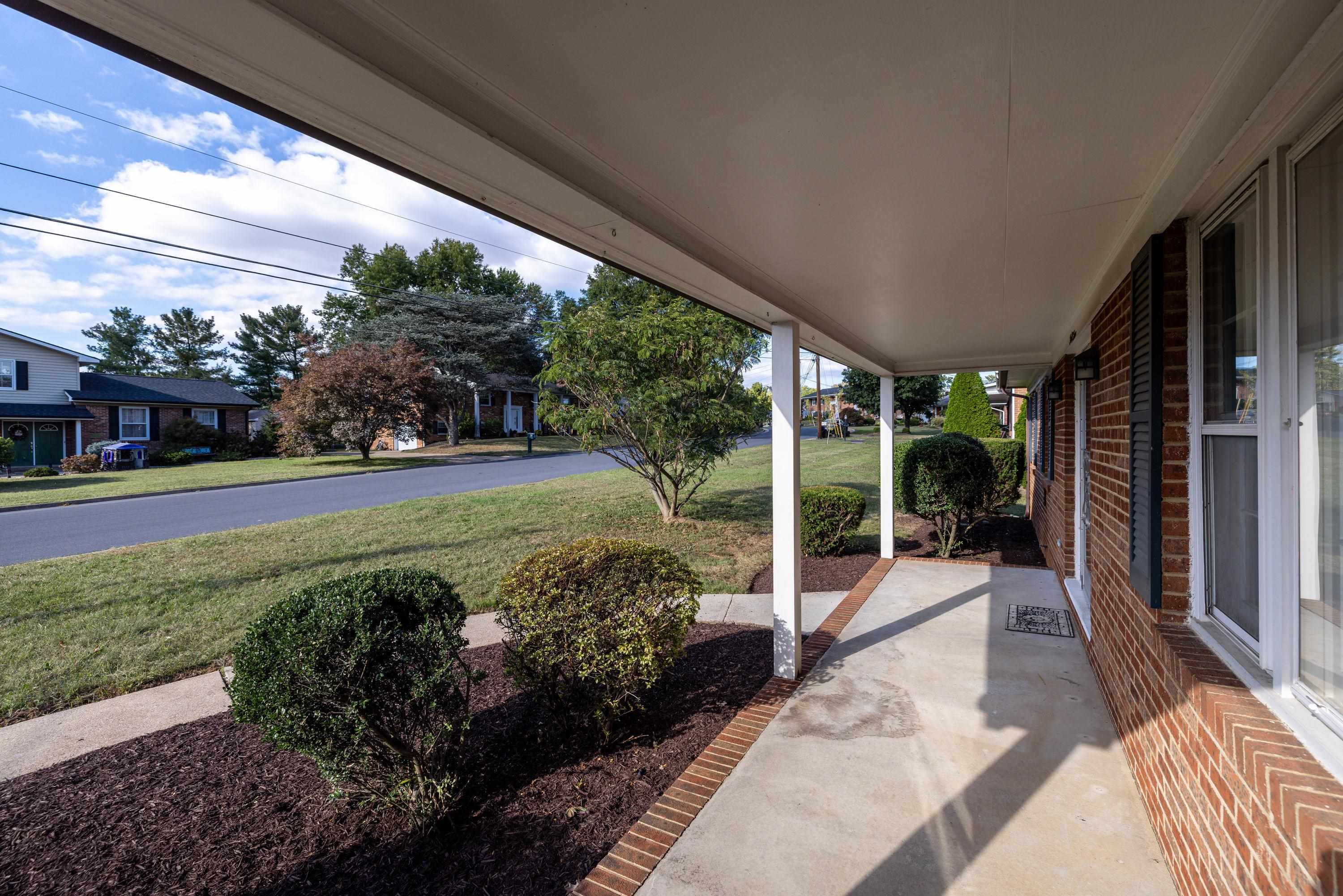 44 EMERY ST, HARRISONBURG, Virginia 22801, 5 Bedrooms Bedrooms, ,3 BathroomsBathrooms,Residential,44 EMERY ST,670057 MLS # 670057