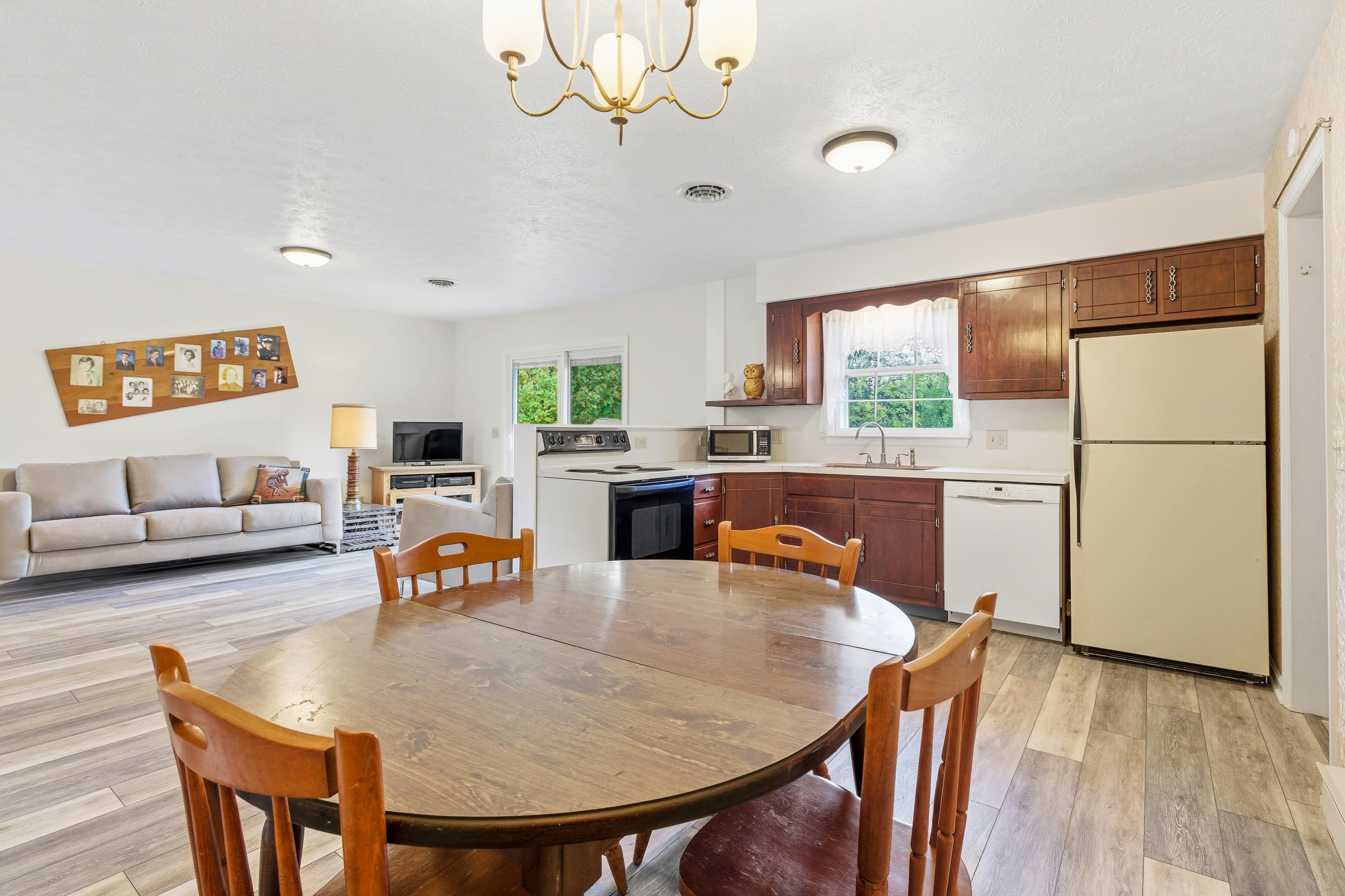 44 EMERY ST, HARRISONBURG, Virginia 22801, 5 Bedrooms Bedrooms, ,3 BathroomsBathrooms,Residential,44 EMERY ST,670057 MLS # 670057