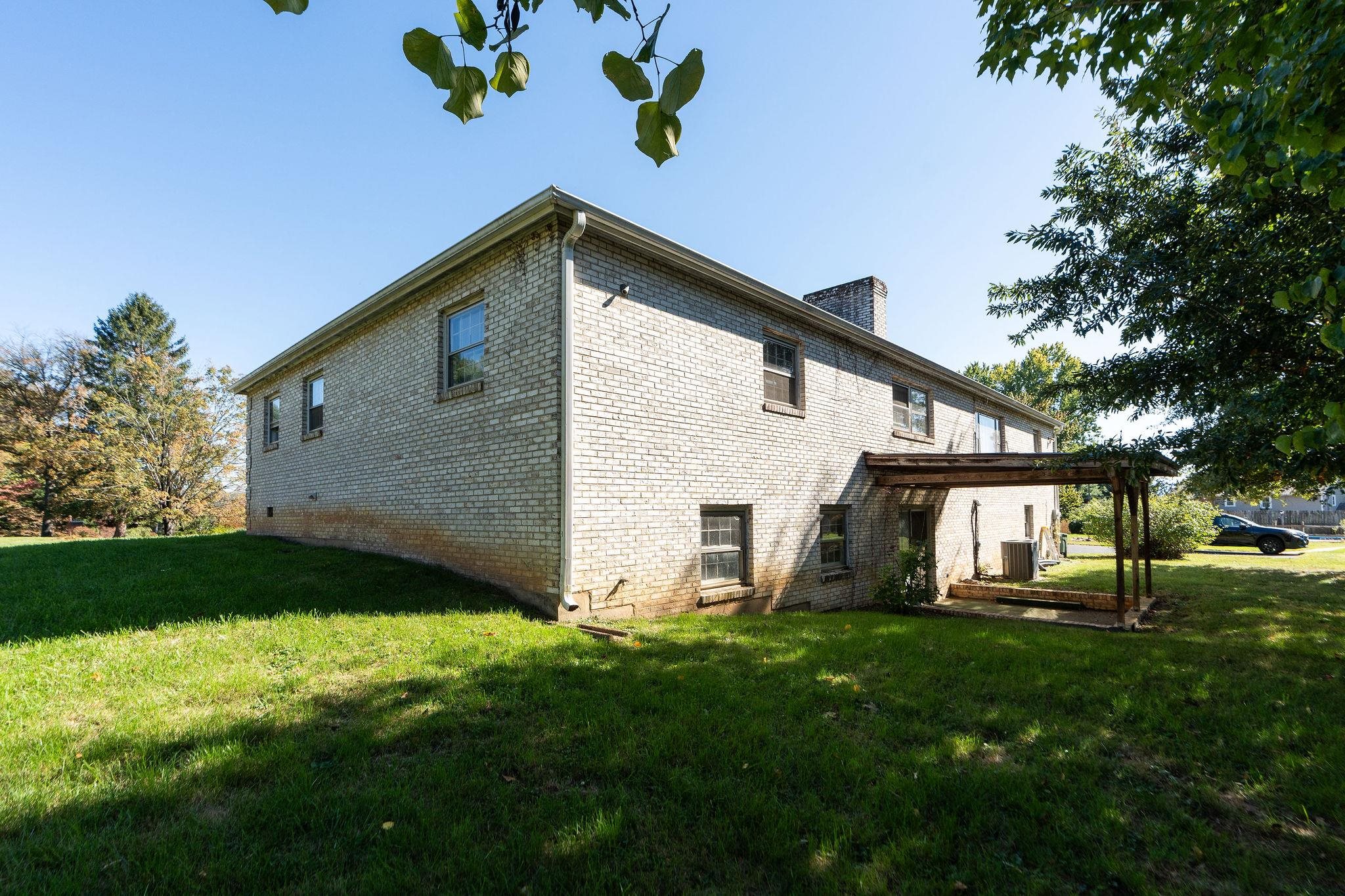 840 HAWTHORNE LN, WAYNESBORO, Virginia 22980, 4 Bedrooms Bedrooms, ,3 BathroomsBathrooms,Residential,840 HAWTHORNE LN,670073 MLS # 670073
