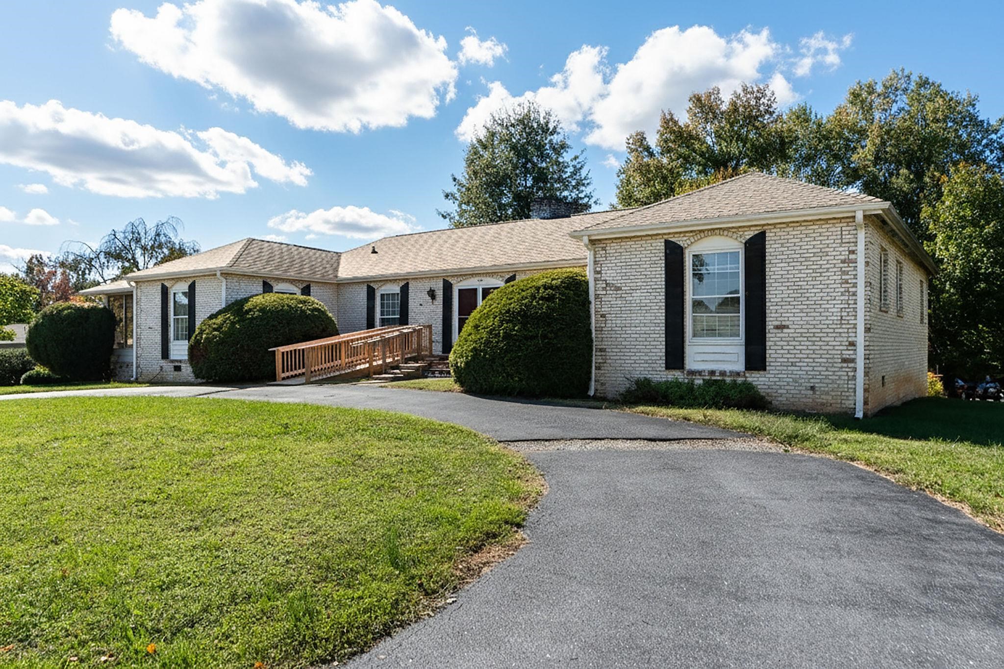 840 HAWTHORNE LN, WAYNESBORO, Virginia 22980, 4 Bedrooms Bedrooms, ,3 BathroomsBathrooms,Residential,840 HAWTHORNE LN,670073 MLS # 670073