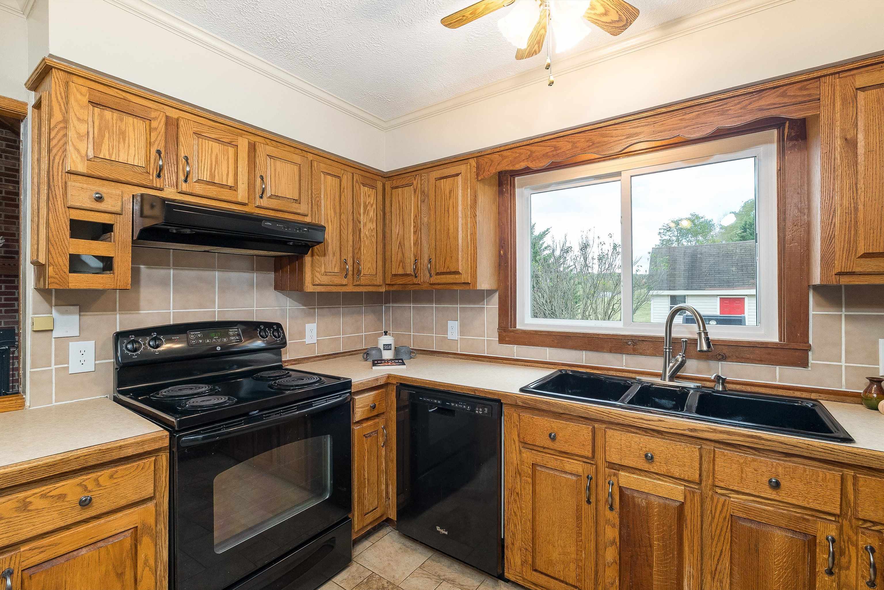 598 BROADHEAD SCHOOL RD, GREENVILLE, Virginia 24440, 3 Bedrooms Bedrooms, ,2 BathroomsBathrooms,Residential,598 BROADHEAD SCHOOL RD,670076 MLS # 670076