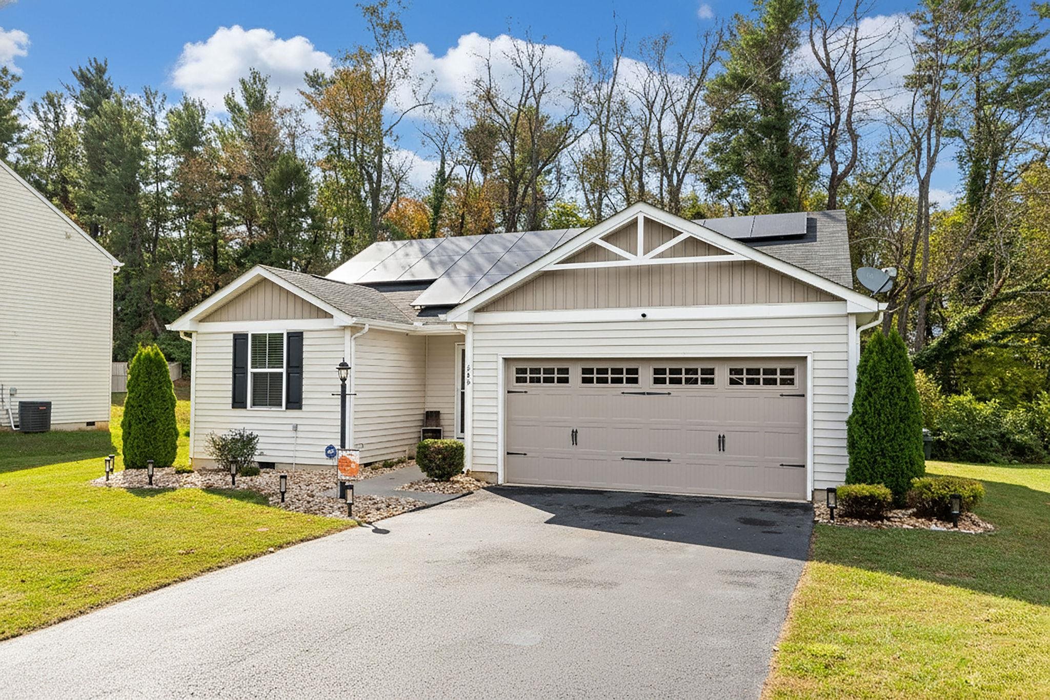 245 CLAYBROOK DR, WAYNESBORO, Virginia 22980, 3 Bedrooms Bedrooms, ,2 BathroomsBathrooms,Residential,245 CLAYBROOK DR,670077 MLS # 670077