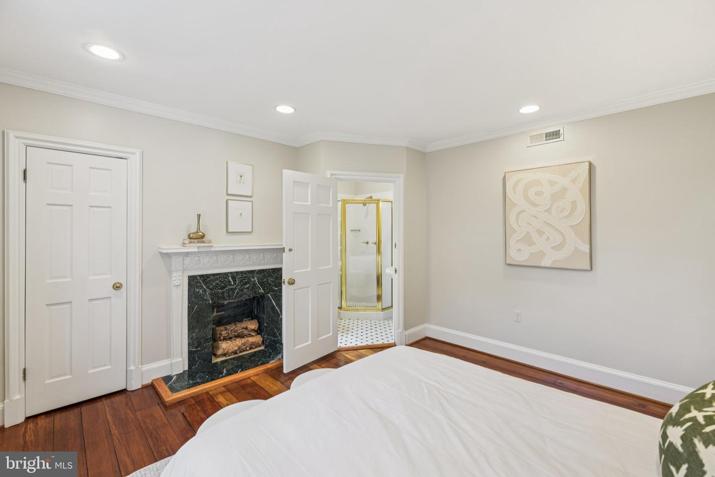 1545 35TH ST NW, WASHINGTON, District Of Columbia 20007, 6 Bedrooms Bedrooms, ,4 BathroomsBathrooms,Residential,For sale,1545 35TH ST NW,DCDC2226266 MLS # DCDC2226266