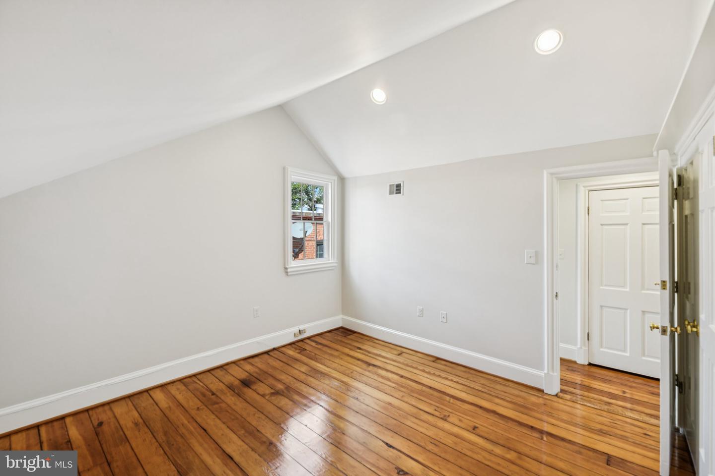1545 35TH ST NW, WASHINGTON, District Of Columbia 20007, 6 Bedrooms Bedrooms, ,4 BathroomsBathrooms,Residential,For sale,1545 35TH ST NW,DCDC2226266 MLS # DCDC2226266