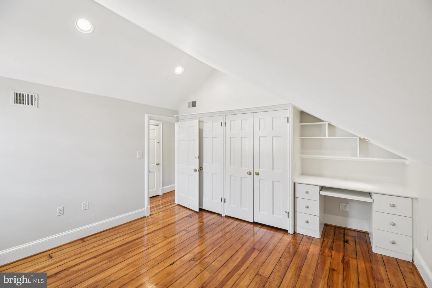 1545 35TH ST NW, WASHINGTON, District Of Columbia 20007, 6 Bedrooms Bedrooms, ,4 BathroomsBathrooms,Residential,For sale,1545 35TH ST NW,DCDC2226266 MLS # DCDC2226266
