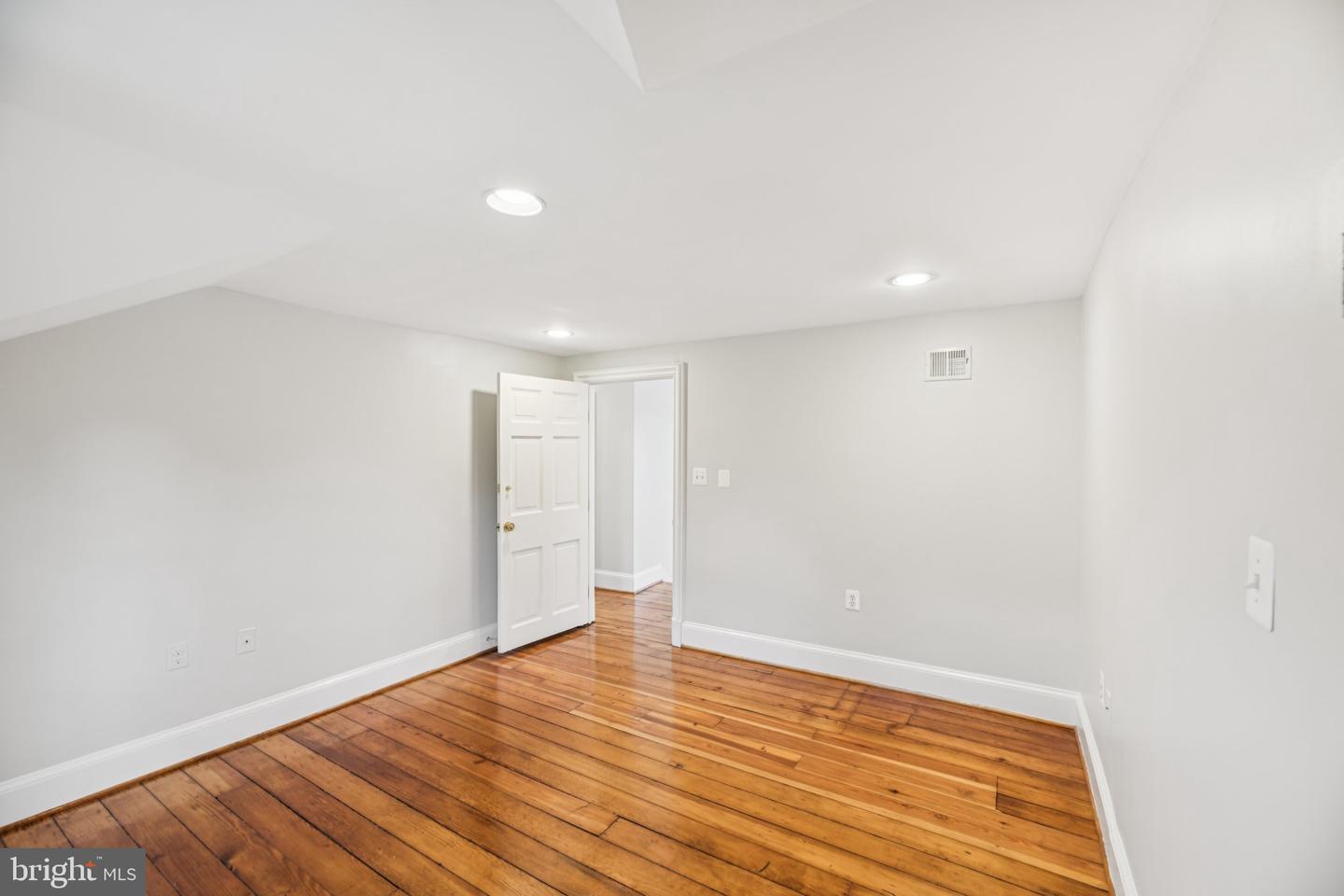 1545 35TH ST NW, WASHINGTON, District Of Columbia 20007, 6 Bedrooms Bedrooms, ,4 BathroomsBathrooms,Residential,For sale,1545 35TH ST NW,DCDC2226266 MLS # DCDC2226266