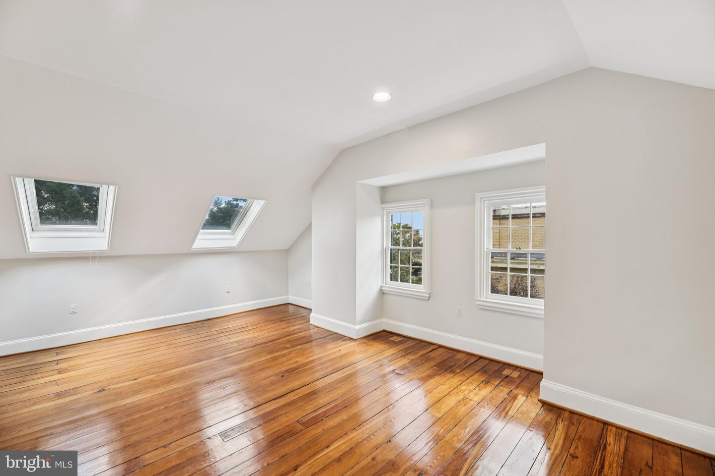 1545 35TH ST NW, WASHINGTON, District Of Columbia 20007, 6 Bedrooms Bedrooms, ,4 BathroomsBathrooms,Residential,For sale,1545 35TH ST NW,DCDC2226266 MLS # DCDC2226266