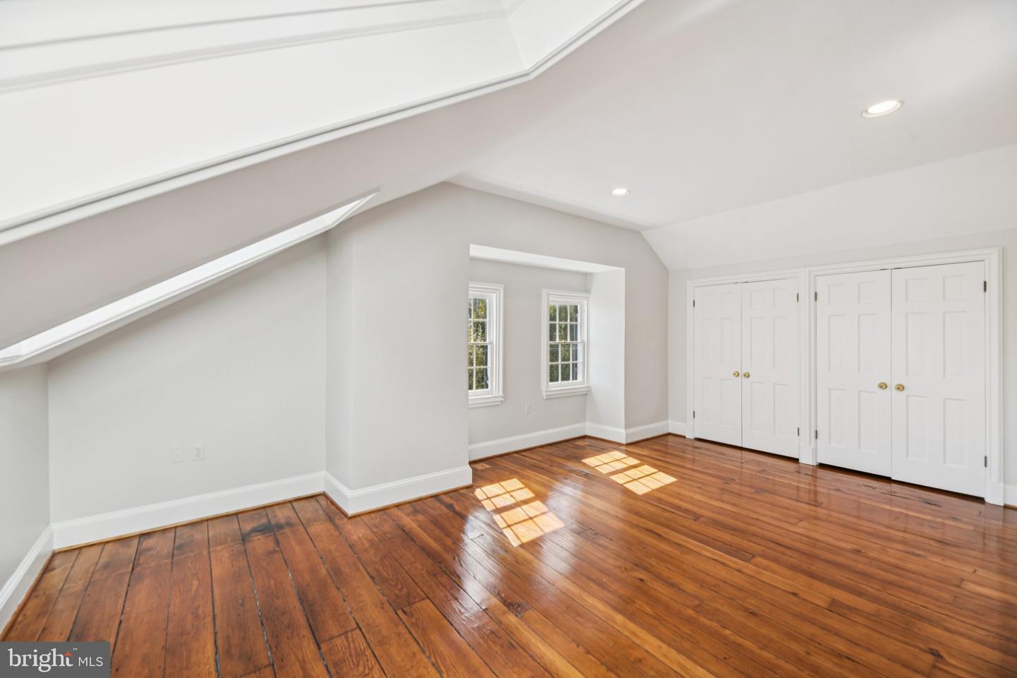 1545 35TH ST NW, WASHINGTON, District Of Columbia 20007, 6 Bedrooms Bedrooms, ,4 BathroomsBathrooms,Residential,For sale,1545 35TH ST NW,DCDC2226266 MLS # DCDC2226266