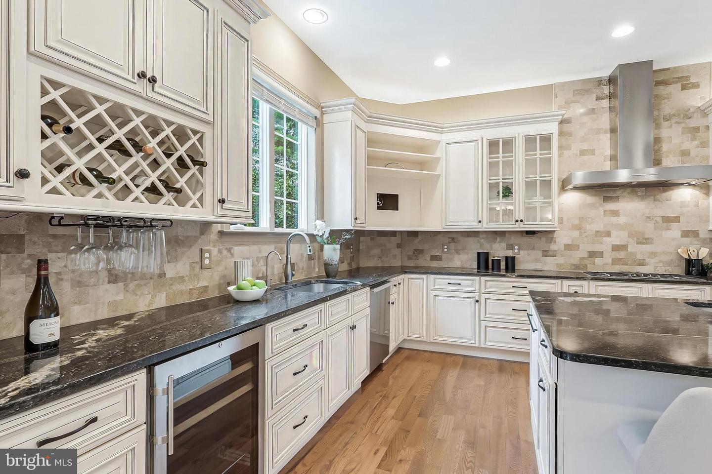 829 GOLDEN ARROW ST, GREAT FALLS, Virginia 22066, 6 Bedrooms Bedrooms, ,6 BathroomsBathrooms,Residential,For sale,829 GOLDEN ARROW ST,VAFX2273992 MLS # VAFX2273992