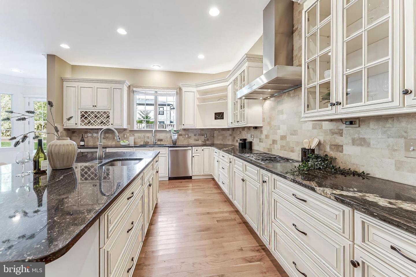 829 GOLDEN ARROW ST, GREAT FALLS, Virginia 22066, 6 Bedrooms Bedrooms, ,6 BathroomsBathrooms,Residential,For sale,829 GOLDEN ARROW ST,VAFX2273992 MLS # VAFX2273992