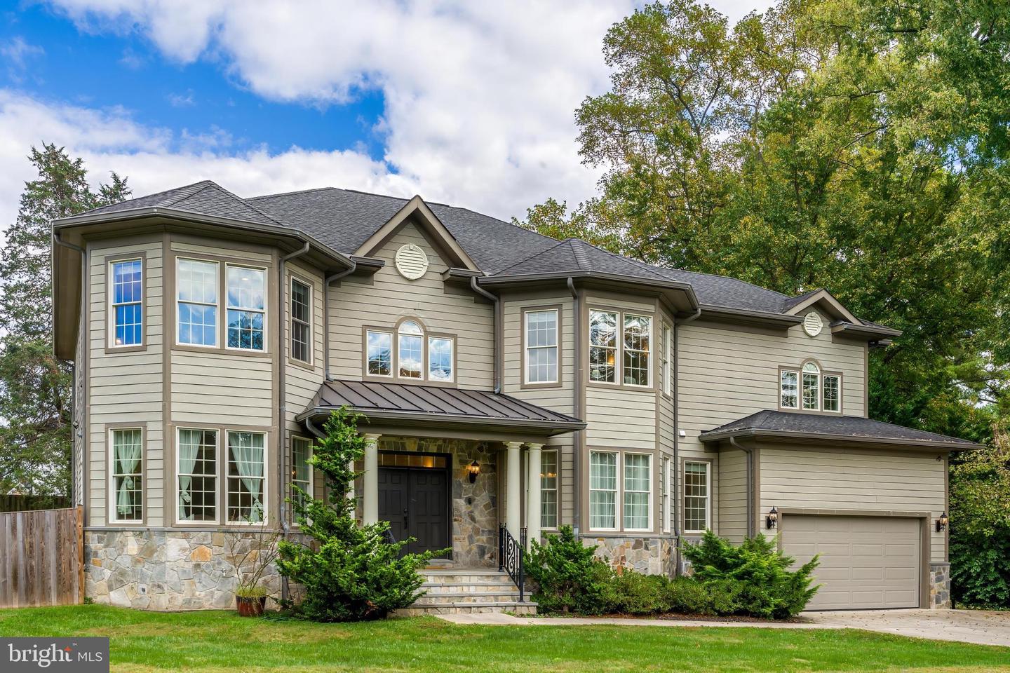 829 GOLDEN ARROW ST, GREAT FALLS, Virginia 22066, 6 Bedrooms Bedrooms, ,6 BathroomsBathrooms,Residential,For sale,829 GOLDEN ARROW ST,VAFX2273992 MLS # VAFX2273992