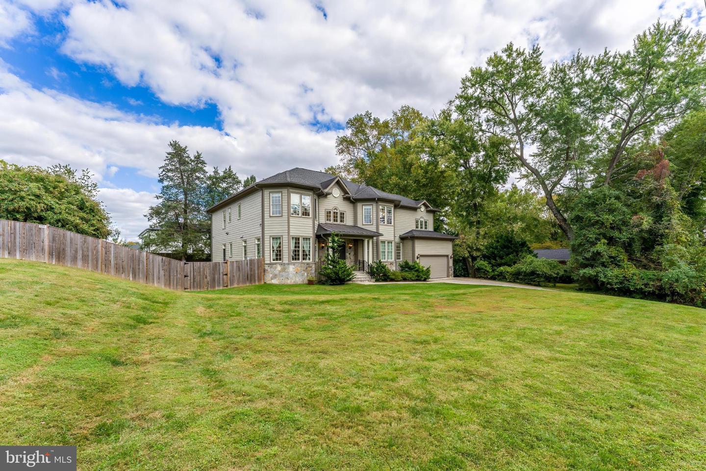 829 GOLDEN ARROW ST, GREAT FALLS, Virginia 22066, 6 Bedrooms Bedrooms, ,6 BathroomsBathrooms,Residential,For sale,829 GOLDEN ARROW ST,VAFX2273992 MLS # VAFX2273992