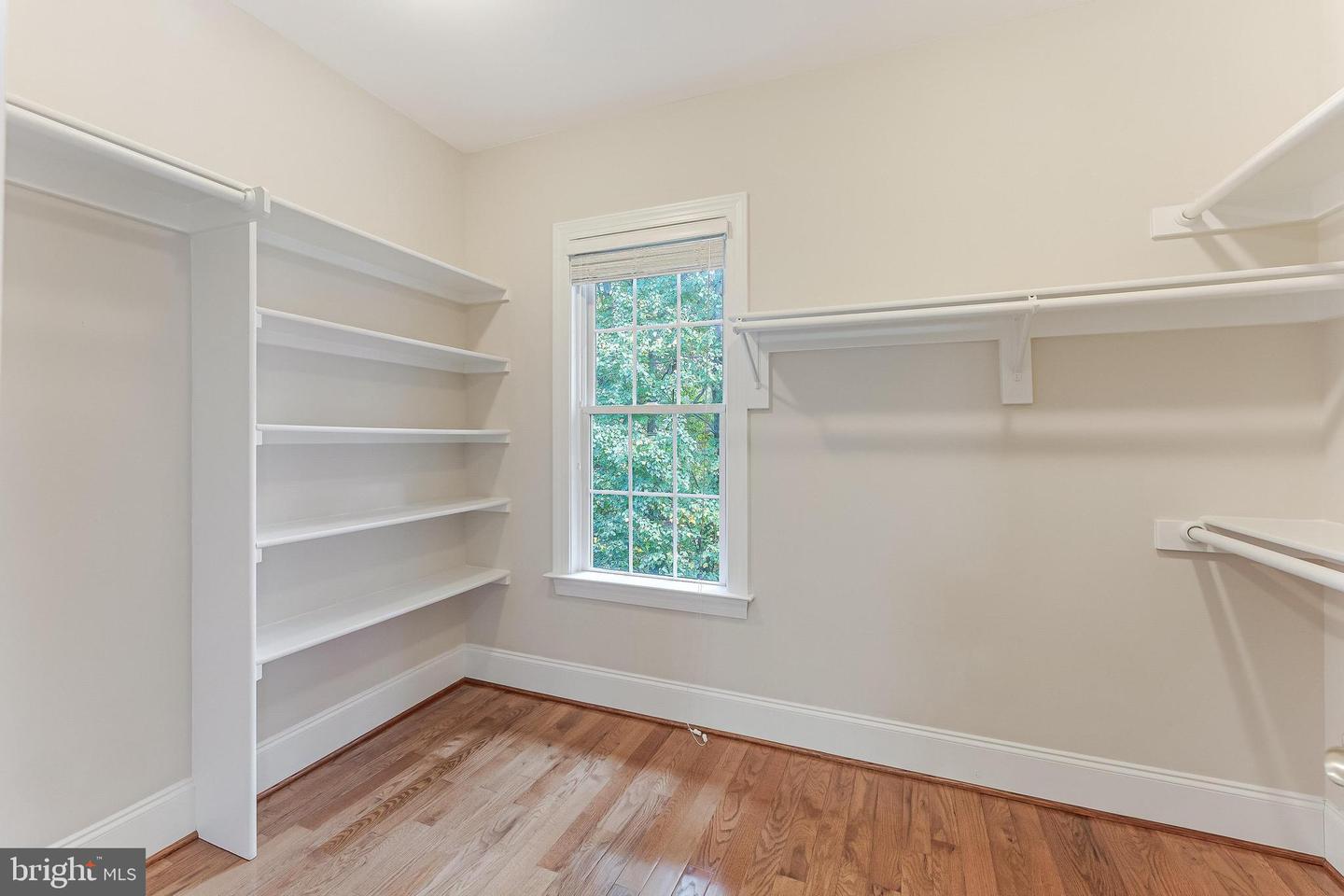 829 GOLDEN ARROW ST, GREAT FALLS, Virginia 22066, 6 Bedrooms Bedrooms, ,6 BathroomsBathrooms,Residential,For sale,829 GOLDEN ARROW ST,VAFX2273992 MLS # VAFX2273992