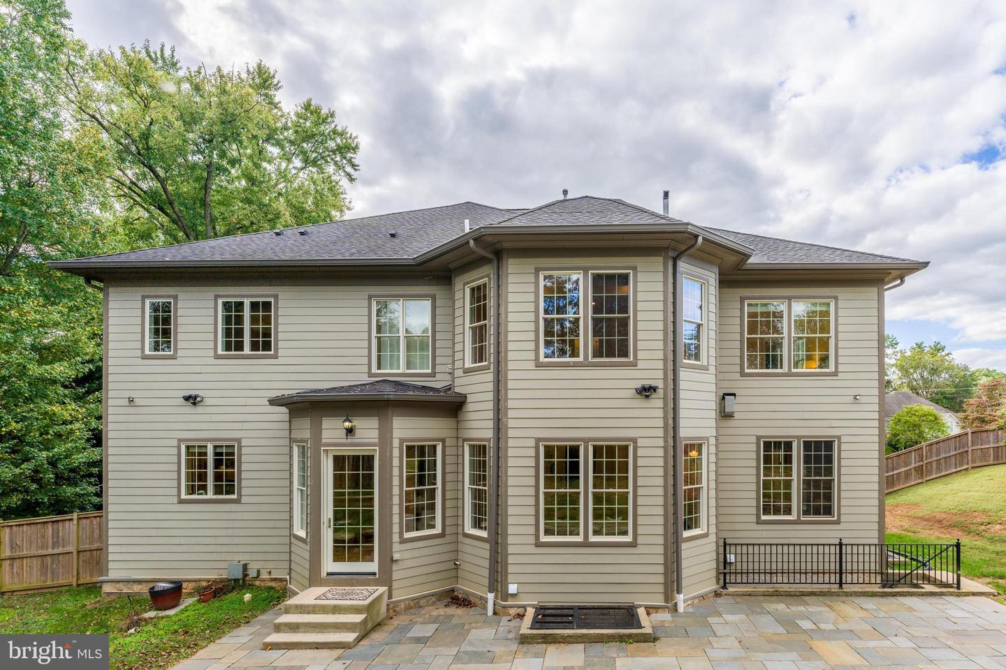 829 GOLDEN ARROW ST, GREAT FALLS, Virginia 22066, 6 Bedrooms Bedrooms, ,6 BathroomsBathrooms,Residential,For sale,829 GOLDEN ARROW ST,VAFX2273992 MLS # VAFX2273992