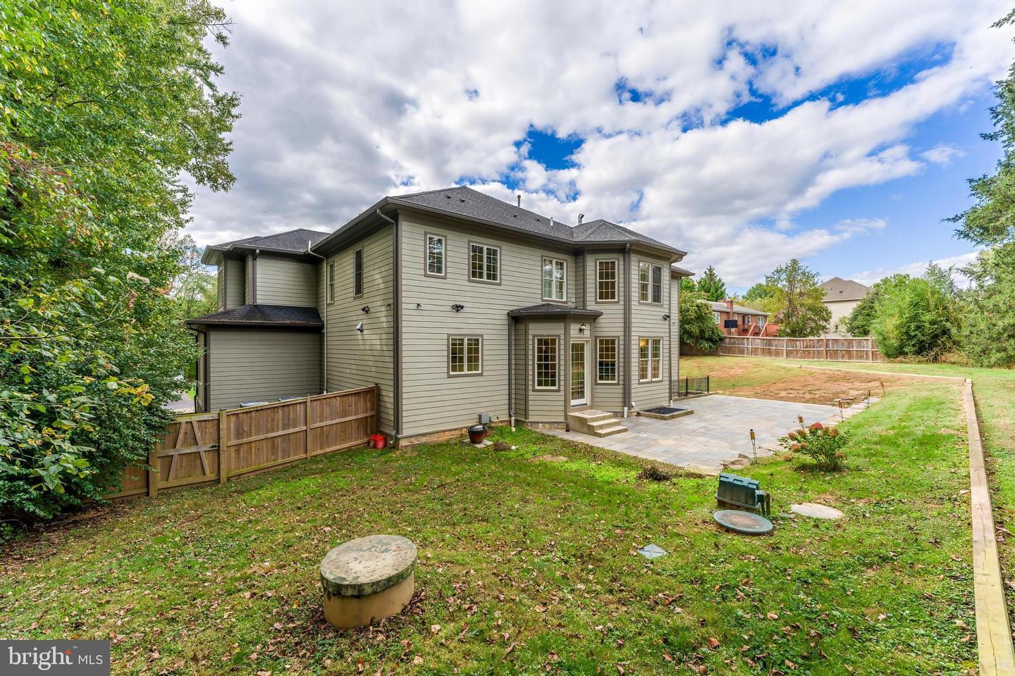 829 GOLDEN ARROW ST, GREAT FALLS, Virginia 22066, 6 Bedrooms Bedrooms, ,6 BathroomsBathrooms,Residential,For sale,829 GOLDEN ARROW ST,VAFX2273992 MLS # VAFX2273992