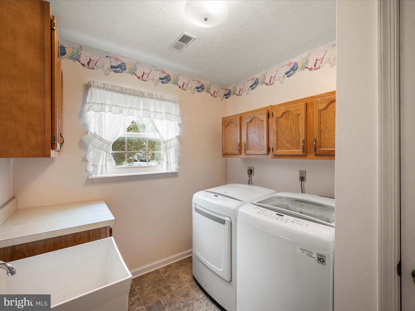 112 JEFFERSON CT, STEPHENS CITY, Virginia 22655, 3 Bedrooms Bedrooms, ,2 BathroomsBathrooms,Residential,For sale,112 JEFFERSON CT,VAFV2037352 MLS # VAFV2037352