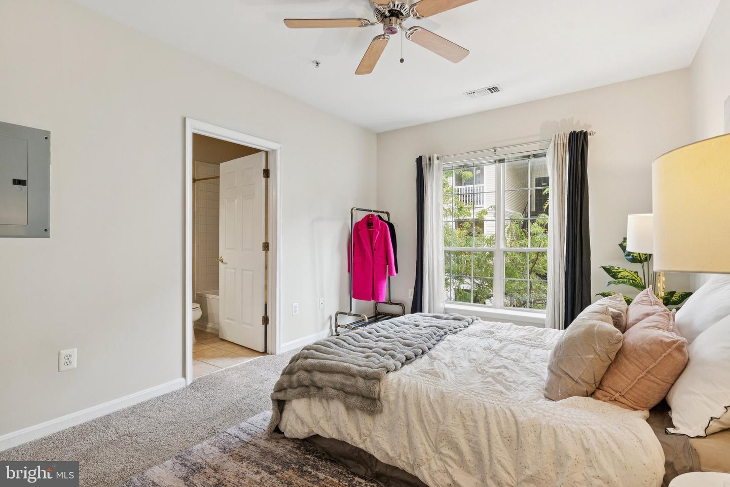4561 STRUTFIELD LN #3305, ALEXANDRIA, Virginia 22311, 2 Bedrooms Bedrooms, ,1 BathroomBathrooms,Residential,For sale,4561 STRUTFIELD LN #3305,VAAX2050840 MLS # VAAX2050840