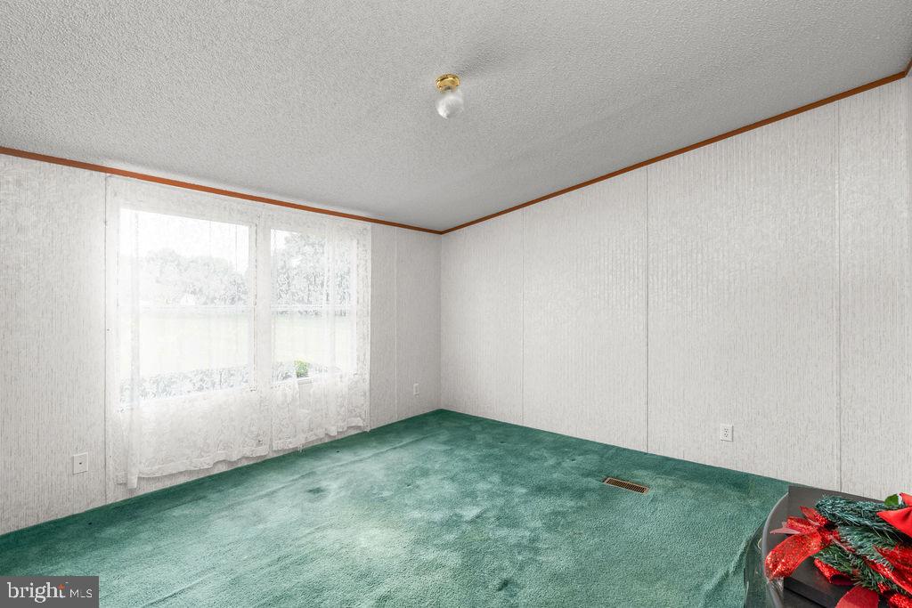 325 BOWLERS RD, TAPPAHANNOCK, Virginia 22560, 3 Bedrooms Bedrooms, 5 Rooms Rooms,2 BathroomsBathrooms,Residential,For sale,325 BOWLERS RD,VAES2002062 MLS # VAES2002062