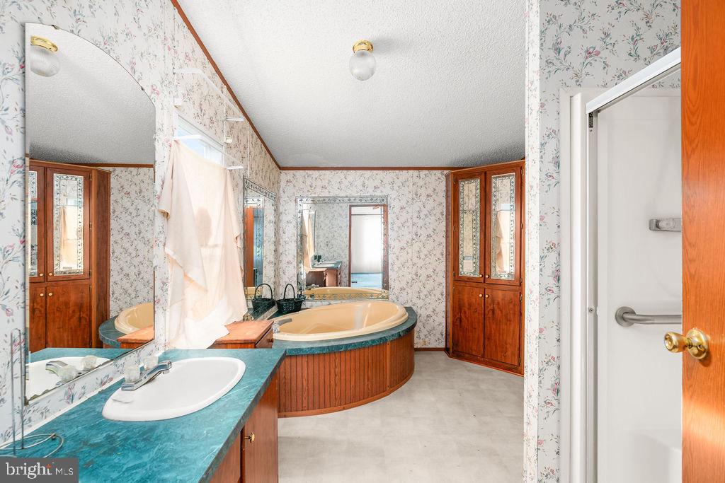325 BOWLERS RD, TAPPAHANNOCK, Virginia 22560, 3 Bedrooms Bedrooms, 5 Rooms Rooms,2 BathroomsBathrooms,Residential,For sale,325 BOWLERS RD,VAES2002062 MLS # VAES2002062