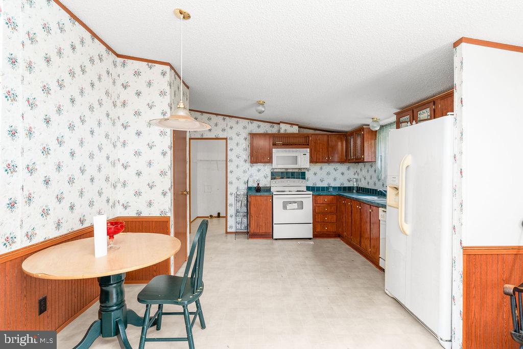 325 BOWLERS RD, TAPPAHANNOCK, Virginia 22560, 3 Bedrooms Bedrooms, 5 Rooms Rooms,2 BathroomsBathrooms,Residential,For sale,325 BOWLERS RD,VAES2002062 MLS # VAES2002062