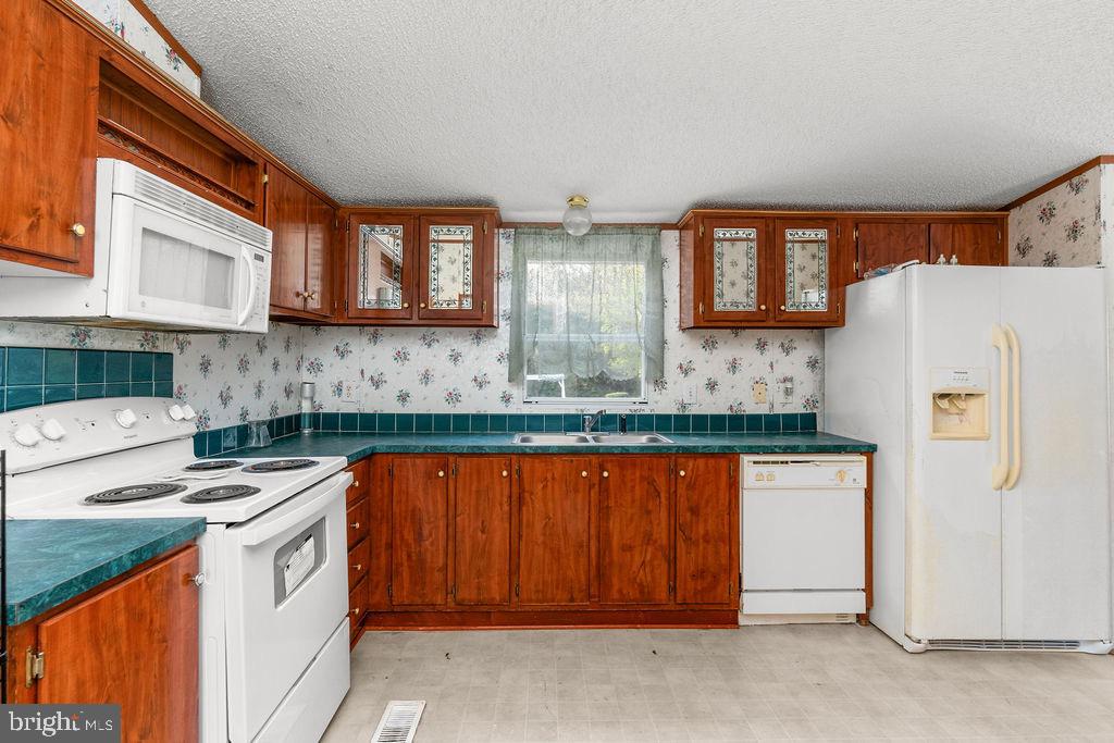 325 BOWLERS RD, TAPPAHANNOCK, Virginia 22560, 3 Bedrooms Bedrooms, 5 Rooms Rooms,2 BathroomsBathrooms,Residential,For sale,325 BOWLERS RD,VAES2002062 MLS # VAES2002062