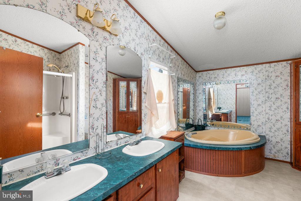 325 BOWLERS RD, TAPPAHANNOCK, Virginia 22560, 3 Bedrooms Bedrooms, 5 Rooms Rooms,2 BathroomsBathrooms,Residential,For sale,325 BOWLERS RD,VAES2002062 MLS # VAES2002062