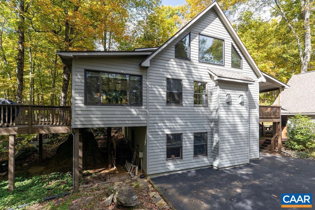 12 POWDERHORN LN, WINTERGREEN RESORT, Virginia 22967, 4 Bedrooms Bedrooms, ,3 BathroomsBathrooms,Residential,For sale,12 POWDERHORN LN,670067 MLS # 670067