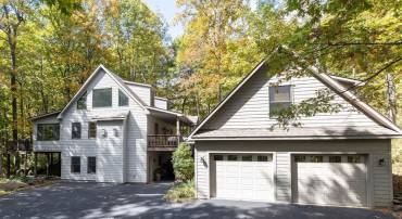 12 POWDERHORN LN, WINTERGREEN RESORT, Virginia 22967, 4 Bedrooms Bedrooms, ,3 BathroomsBathrooms,Residential,For sale,12 POWDERHORN LN,670067 MLS # 670067