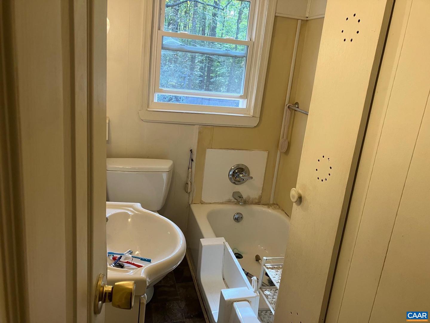 8203 CHESTNUT GROVE RD, ESMONT, Virginia 22937, 3 Bedrooms Bedrooms, ,1 BathroomBathrooms,Residential,For sale,8203 CHESTNUT GROVE RD,670070 MLS # 670070