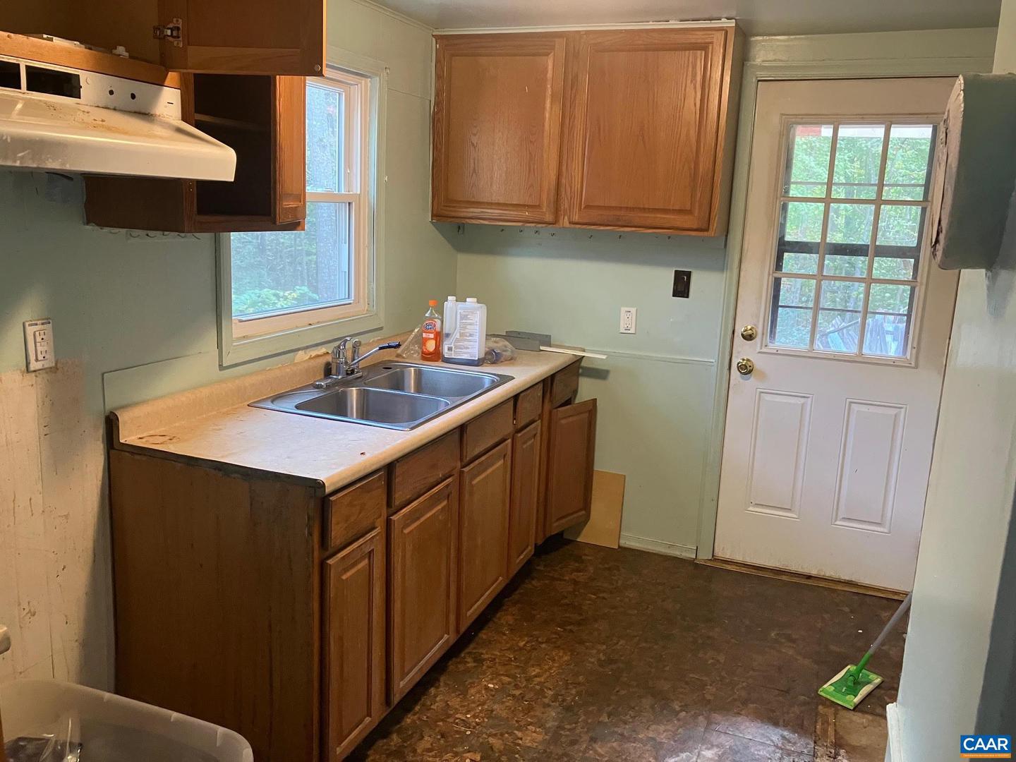 8203 CHESTNUT GROVE RD, ESMONT, Virginia 22937, 3 Bedrooms Bedrooms, ,1 BathroomBathrooms,Residential,For sale,8203 CHESTNUT GROVE RD,670070 MLS # 670070