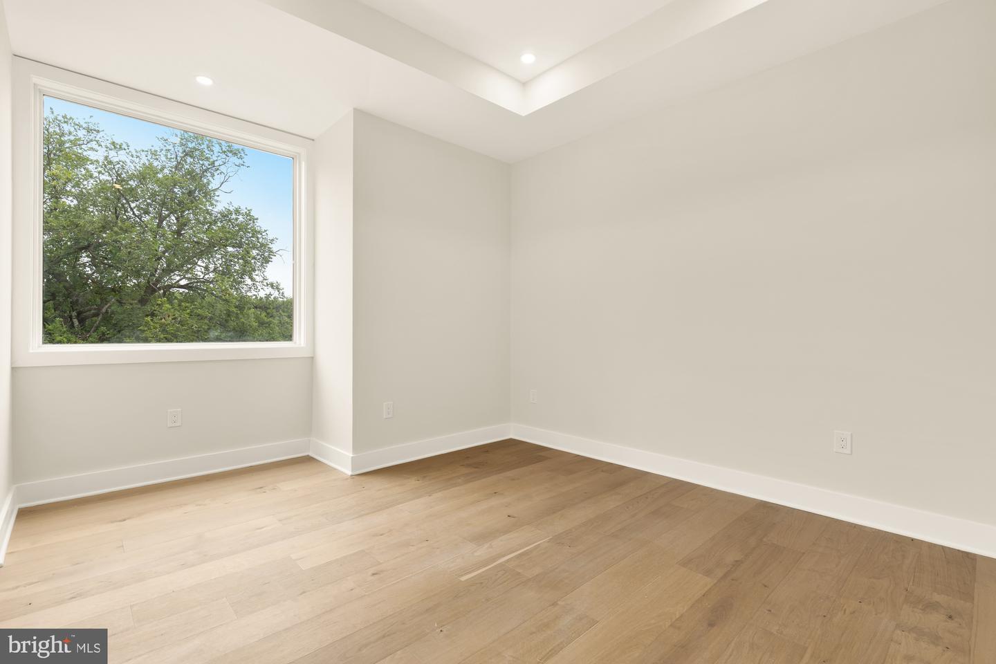 1631 G ST SE, WASHINGTON, District Of Columbia 20003, 5 Bedrooms Bedrooms, ,3 BathroomsBathrooms,Residential,For sale,1631 G ST SE,DCDC2227280 MLS # DCDC2227280