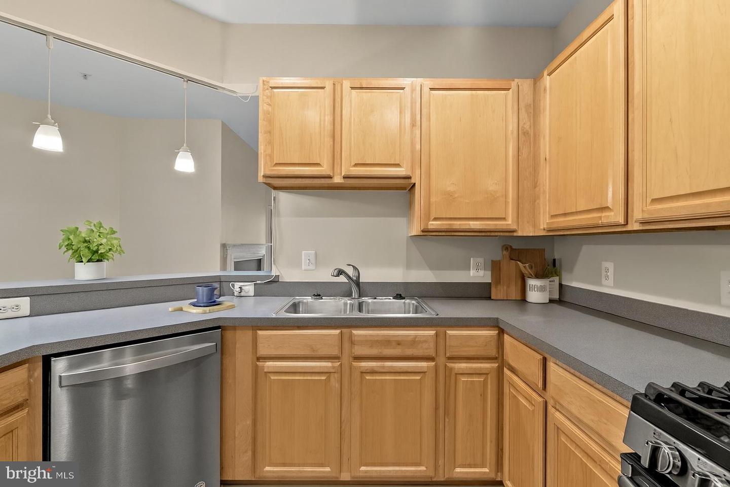 2911 DEER HOLLOW WAY #118, FAIRFAX, Virginia 22031, 2 Bedrooms Bedrooms, 4 Rooms Rooms,2 BathroomsBathrooms,Residential,For sale,2911 DEER HOLLOW WAY #118,VAFX2274676 MLS # VAFX2274676