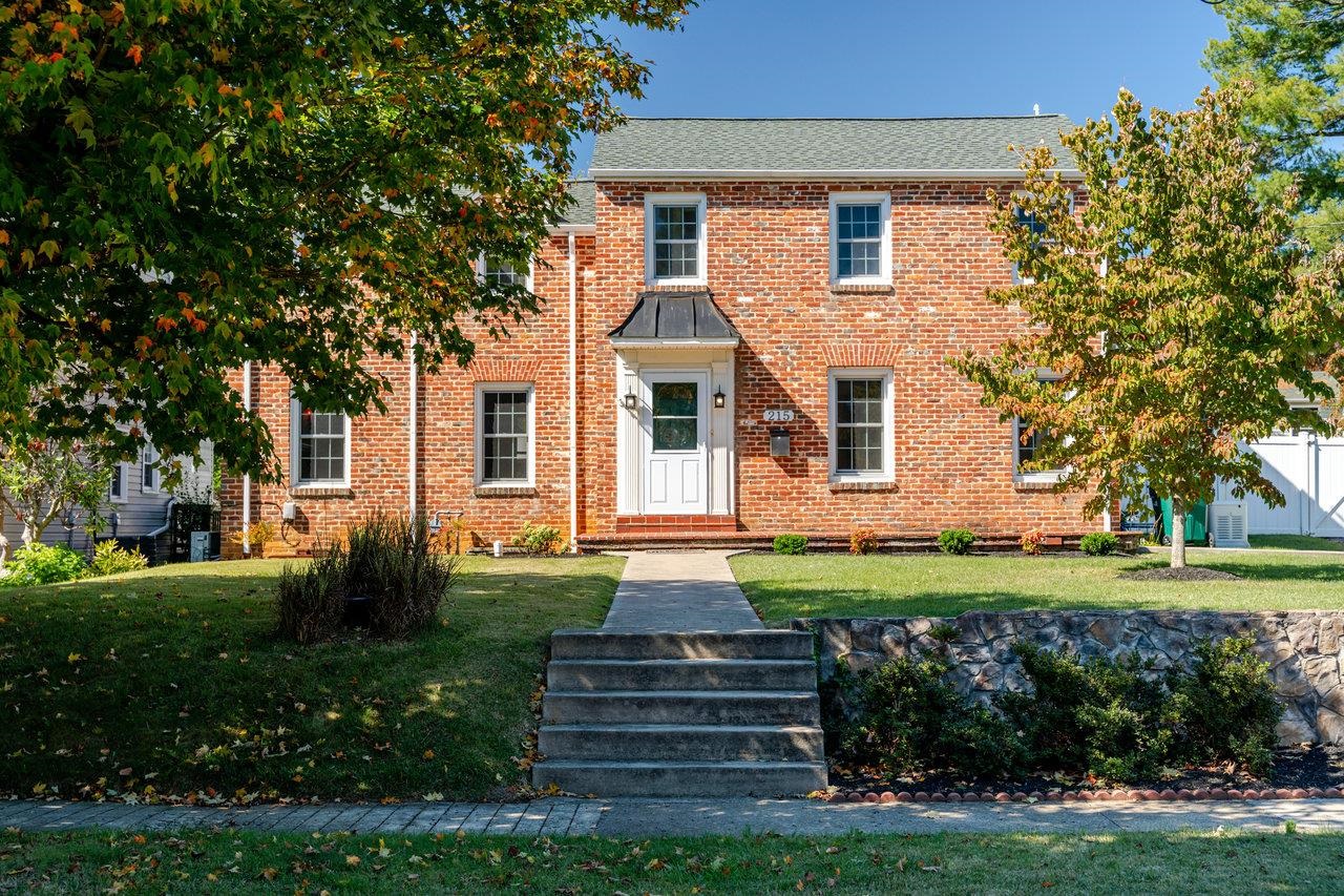 215 CROMPTON RD, WAYNESBORO, Virginia 22980, 3 Bedrooms Bedrooms, ,2 BathroomsBathrooms,Residential,215 CROMPTON RD,670081 MLS # 670081