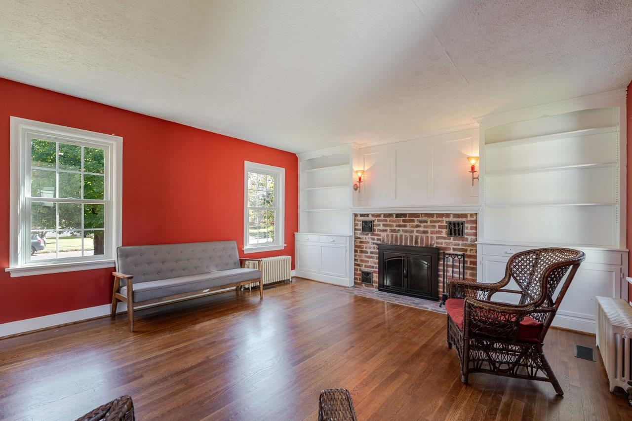 215 CROMPTON RD, WAYNESBORO, Virginia 22980, 3 Bedrooms Bedrooms, ,2 BathroomsBathrooms,Residential,215 CROMPTON RD,670081 MLS # 670081