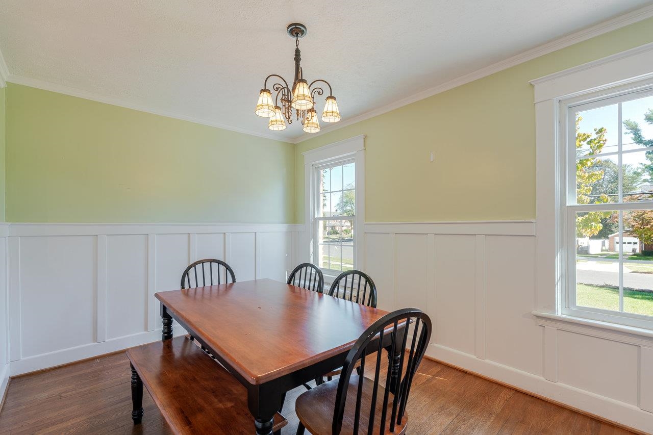 215 CROMPTON RD, WAYNESBORO, Virginia 22980, 3 Bedrooms Bedrooms, ,2 BathroomsBathrooms,Residential,215 CROMPTON RD,670081 MLS # 670081