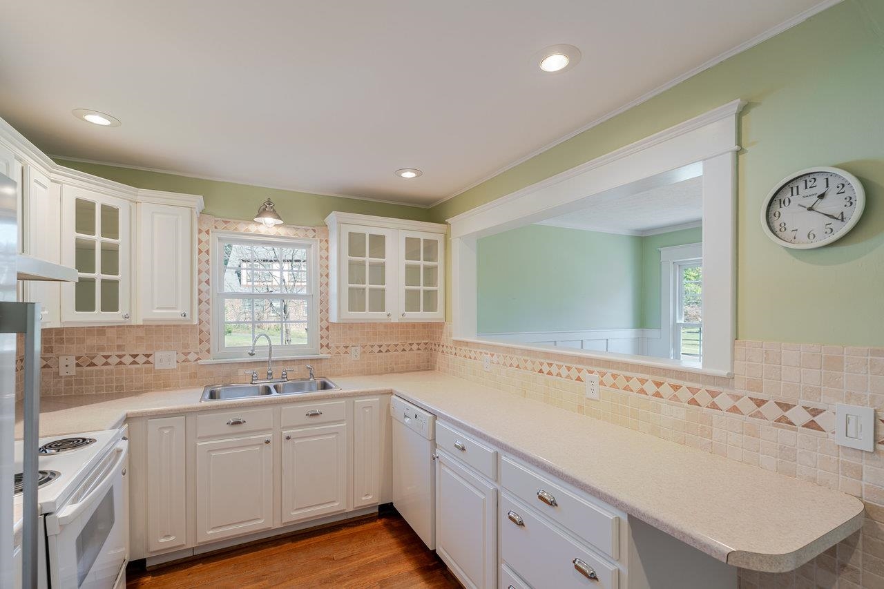 215 CROMPTON RD, WAYNESBORO, Virginia 22980, 3 Bedrooms Bedrooms, ,2 BathroomsBathrooms,Residential,215 CROMPTON RD,670081 MLS # 670081
