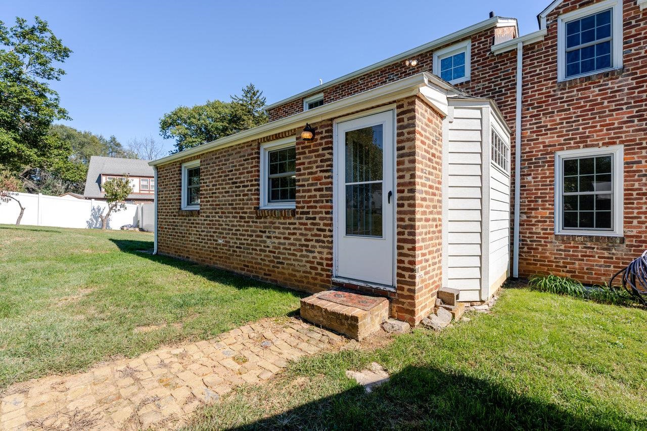 215 CROMPTON RD, WAYNESBORO, Virginia 22980, 3 Bedrooms Bedrooms, ,2 BathroomsBathrooms,Residential,215 CROMPTON RD,670081 MLS # 670081