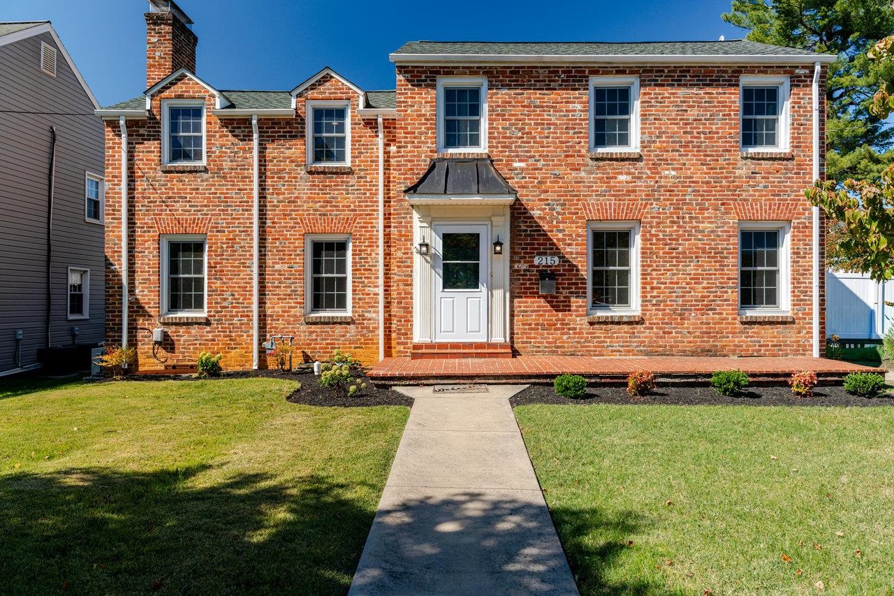 215 CROMPTON RD, WAYNESBORO, Virginia 22980, 3 Bedrooms Bedrooms, ,2 BathroomsBathrooms,Residential,215 CROMPTON RD,670081 MLS # 670081