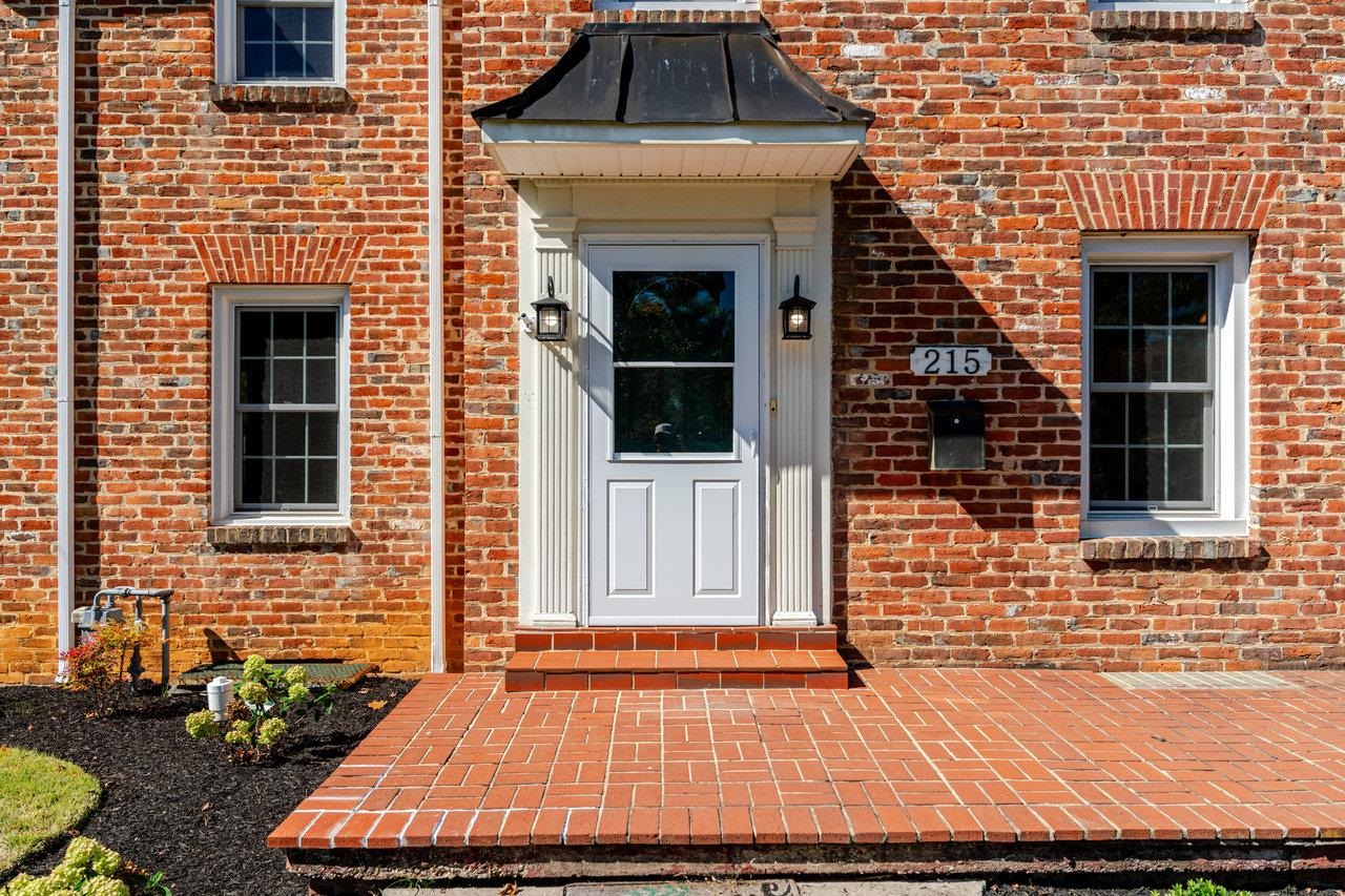 215 CROMPTON RD, WAYNESBORO, Virginia 22980, 3 Bedrooms Bedrooms, ,2 BathroomsBathrooms,Residential,215 CROMPTON RD,670081 MLS # 670081