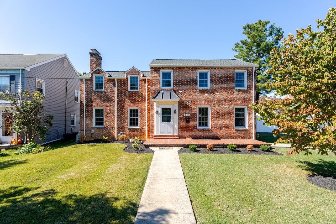 215 CROMPTON RD, WAYNESBORO, Virginia 22980, 3 Bedrooms Bedrooms, ,2 BathroomsBathrooms,Residential,215 CROMPTON RD,670081 MLS # 670081