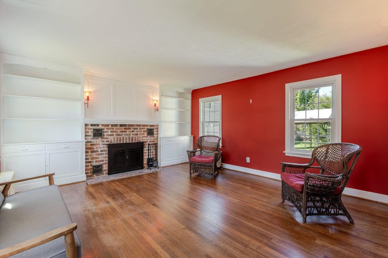 215 CROMPTON RD, WAYNESBORO, Virginia 22980, 3 Bedrooms Bedrooms, ,2 BathroomsBathrooms,Residential,215 CROMPTON RD,670081 MLS # 670081