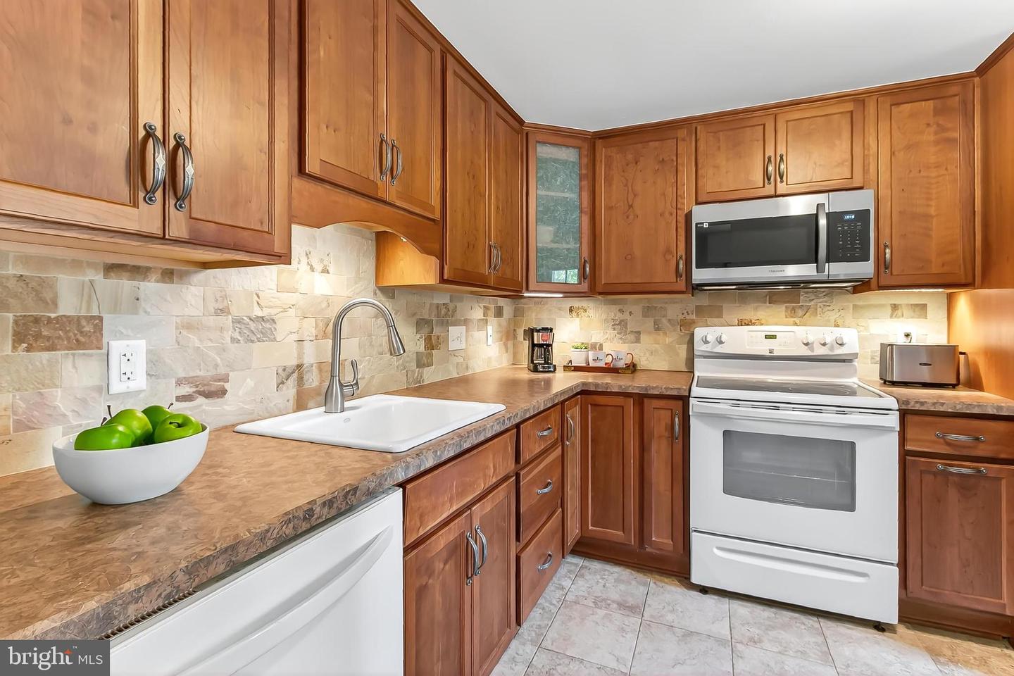 298 GUNDRY DR, FALLS CHURCH, Virginia 22046, 2 Bedrooms Bedrooms, ,2 BathroomsBathrooms,Residential,For sale,298 GUNDRY DR,VAFA2003272 MLS # VAFA2003272