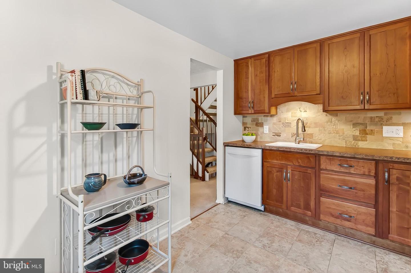 298 GUNDRY DR, FALLS CHURCH, Virginia 22046, 2 Bedrooms Bedrooms, ,2 BathroomsBathrooms,Residential,For sale,298 GUNDRY DR,VAFA2003272 MLS # VAFA2003272
