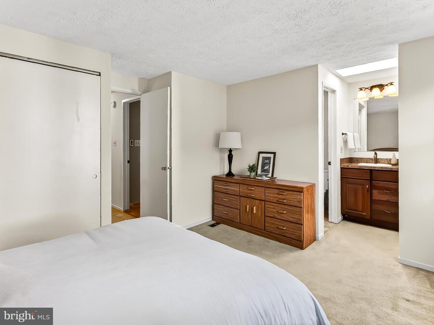 298 GUNDRY DR, FALLS CHURCH, Virginia 22046, 2 Bedrooms Bedrooms, ,2 BathroomsBathrooms,Residential,For sale,298 GUNDRY DR,VAFA2003272 MLS # VAFA2003272