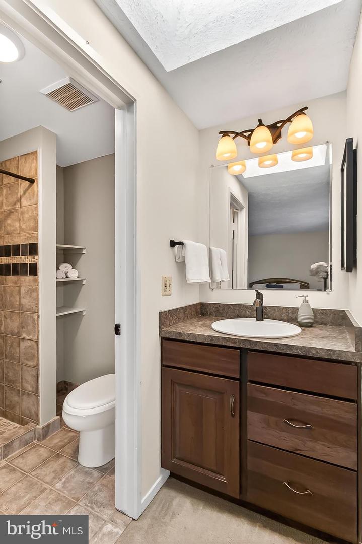 298 GUNDRY DR, FALLS CHURCH, Virginia 22046, 2 Bedrooms Bedrooms, ,2 BathroomsBathrooms,Residential,For sale,298 GUNDRY DR,VAFA2003272 MLS # VAFA2003272