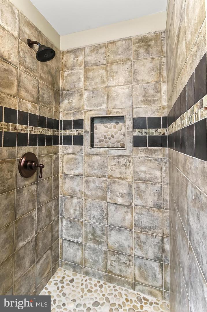 298 GUNDRY DR, FALLS CHURCH, Virginia 22046, 2 Bedrooms Bedrooms, ,2 BathroomsBathrooms,Residential,For sale,298 GUNDRY DR,VAFA2003272 MLS # VAFA2003272